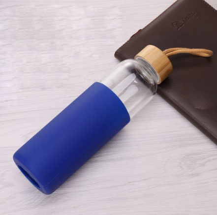 Glass sport bottle,heat resistant drinking glass bottle with wooden lid and siliscone sleeve