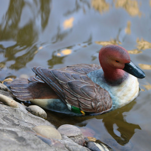 Decoratieve Polyresin Nijlpaard Sculptuur Drijvende Op De Water - Product Image 4