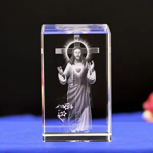 Nieuwe Groothandel 3D Laser Graveren Kristal Kubus Christian Jesus Serie Kristal Religieuze Souvenir Glazen Kubus