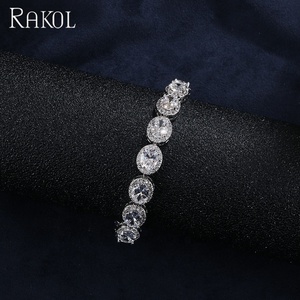 Bracciale RAKOL BP126 alla Moda in Argento con Grande Zirconia Cubica Ovale e Cristalli CZ - Product Image 2