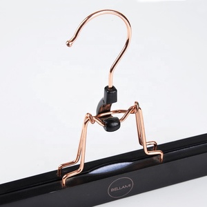 Appendiabiti per Extension e Parrucche in <span class=keywords><strong>Legno</strong></span> <span class=keywords><strong>Nero</strong></span> e Oro Rosa con Logo Personalizzato per Armadio/Bagno/Soggiorno - Product Image 5