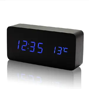 Jam Alarm Digital kayu untuk meja rumah kayu layar Led besar dengan pengisi daya nirkabel cumi Hotel