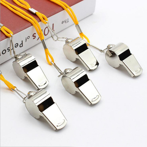 Fischietti all'ingrosso del metallo con il cordino, fischietti forti del <span class=keywords><strong>suono</strong></span> croccante grande per gli arbitri degli allenatori - Product Image 1