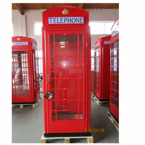 古色古香的伦敦红色公共电话亭/电话亭