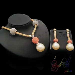 小盒小珍珠首饰套装最新设计珠子项链首饰套装为漂亮的女性