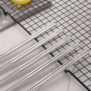 Palitos <span class=keywords><strong>Chinos</strong></span> reutilizables <span class=keywords><strong>con</strong></span> logotipo personalizado <span class=keywords><strong>palillos</strong></span> 304 acero inoxidable redondo estilo chino japonés <span class=keywords><strong>palillos</strong></span> caja de regalo boda - Product Image 2