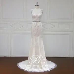 Nouvelle conception décolleté en V broderie diamant perlé <span class=keywords><strong>robe</strong></span> de mariée sirène avec une <span class=keywords><strong>belle</strong></span> ligne de perles brillantes - Product Image 1