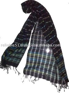 Écharpe d'hiver pour femme en rayonne, tissée à la main, élégante et durable - Product Image 2