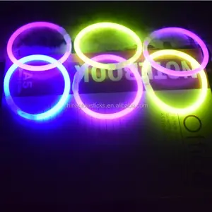 Braccialetto luminoso da 8 pollici braccialetto luminoso glow in the dark glow stick bracciale 100pack