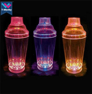 Coctelera Boston de Plástico Premium para Bebidas Mixtas, Portátil, con Luces LED Intermitentes que Brillan en la Oscuridad, para Cócteles Martini, 450 ml, 3 Pilas LR44 - Product Image 4