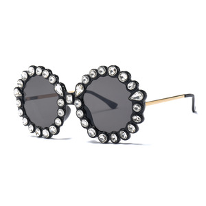 14332 Superhot <span class=keywords><strong>Eyewear</strong></span> 2019 di Lusso Del Progettista di Marca occhiali Da Sole Rotondi occhiali di Grandi Dimensioni Delle Donne di Bling di Cristallo Del Rhinestone Occhiali Da Sole - Product Image 3