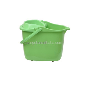Balde de Plástico para Limpeza Doméstica com Esfregão - Product Image 2