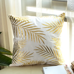 Fundas de cojín decorativas de hoja dorada para sofá de oficina de terciopelo estampado de China - Product Image 1