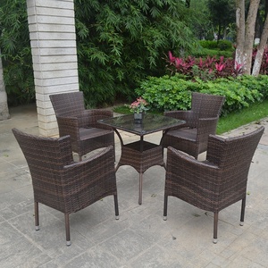 Set <span class=keywords><strong>da</strong></span> Pranzo <span class=keywords><strong>da</strong></span> <span class=keywords><strong>Giardino</strong></span> in Rattan Sintetico per Esterni, Tavolo e Sedie per 4 Persone in Offerta - Product Image 4