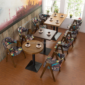 Chaises de salle à manger en bois et combinaison de table <span class=keywords><strong>ronde</strong></span> pour café, magasin, gâteau, vin, bistrot, dessert et restaurant, vente en gros - Product Image 1