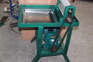 Pasokan Pabrik 2021 Harga Lebih Baik Beeswax Madu Sisir <span class=keywords><strong>Foundation</strong></span> Lembaran Penggiling Ukiran Embosser Otomatis Beeswax <span class=keywords><strong>Foundation</strong></span> Mesin - Product Image 4