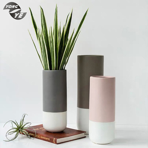 Vaso da ufficio moderno in porcellana con decorazione moderna in porcellana - Product Image 1
