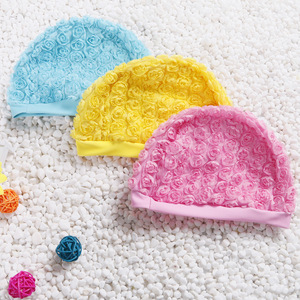 <span class=keywords><strong>Gorro</strong></span> <span class=keywords><strong>de</strong></span> baño <span class=keywords><strong>de</strong></span> poliéster con diseño <span class=keywords><strong>de</strong></span> flor pequeña <span class=keywords><strong>para</strong></span> <span class=keywords><strong>niñas</strong></span> - Product Image 1