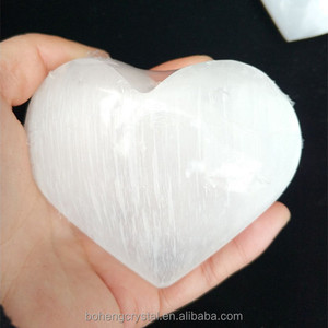 Venta al por mayor blanco natural rough <span class=keywords><strong>selenita</strong></span> cristal claro yeso forma del corazón - Product Image 4