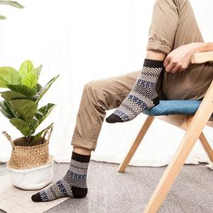 <span class=keywords><strong>Chaussettes</strong></span> de randonnée athlétiques cadeaux <span class=keywords><strong>pour</strong></span> adultes <span class=keywords><strong>chaussettes</strong></span> de cheville confortables en tricot épais <span class=keywords><strong>chaussettes</strong></span> d'hiver en <span class=keywords><strong>laine</strong></span> chaude <span class=keywords><strong>pour</strong></span> hommes - Product Image 2