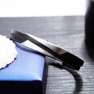 سوار رجالي يدوي الصنع من marlari, سوار رجالي من الإستانلس ستيل بتصميم بسيط مصنوع يدويًا من الإستانلس ستيل - Product Image 2