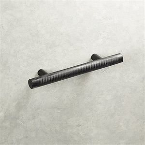 Maniglia per Mobili di Alta Qualità in Acciaio Inox o Rame, Design Unico con Zigrinatura per Mobili e Armadi - Product Image 3