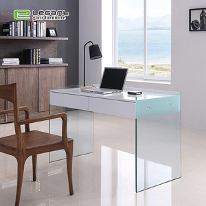 <span class=keywords><strong>Bureau</strong></span> d'ordinateur avec plateau <span class=keywords><strong>en</strong></span> <span class=keywords><strong>verre</strong></span> trempé transparent et pieds <span class=keywords><strong>en</strong></span> métal - Product Image 3