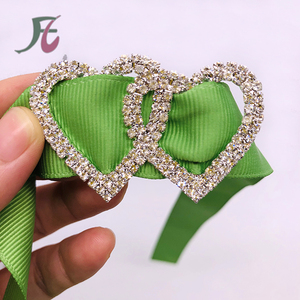 Venta al por mayor 55x45mm corazón plateado <span class=keywords><strong>dos</strong></span> filas <span class=keywords><strong>hebillas</strong></span> <span class=keywords><strong>de</strong></span> diamantes <span class=keywords><strong>de</strong></span> imitación al por mayor para fajas <span class=keywords><strong>de</strong></span> sillas <span class=keywords><strong>de</strong></span> boda - Product Image 2