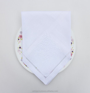 100% lin ajouré mimosa fleur brodé à la main serviette - Product Image 1