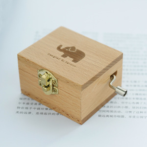 Caja de música <span class=keywords><strong>con</strong></span> manivela manual grabada <span class=keywords><strong>con</strong></span> láser, regalo cuadrado de madera personalizado <span class=keywords><strong>con</strong></span> <span class=keywords><strong>notas</strong></span> <span class=keywords><strong>musicales</strong></span> cuadradas para bodas, novedad - Product Image 5
