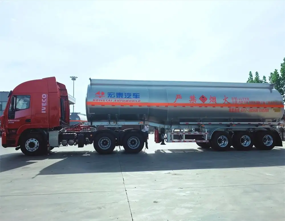 SAIC Ivico ट्रक हल्के एल्यूमीनियम टैंकर ट्रेलर