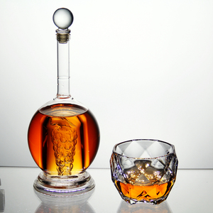 Decantador de Vino y Whisky AIHPO Hecho a Mano con Forma de Uva, Juego de Botellas de Tequila Vacías de 750 ml para Licores - Product Image 1