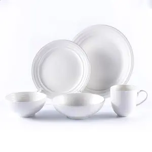 Di alta qualità pianura bianco satinato rotonda a forma di 5 pezzi ristorante porcellana da tavola in ceramica piatti e piatti set di stoviglie