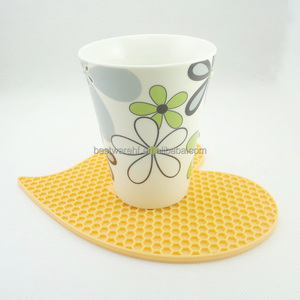 Amant coeur cellulaire en forme <span class=keywords><strong>de</strong></span> <span class=keywords><strong>Silicone</strong></span> Résistant À La Chaleur Pot Titulaire/Tapis/Pad/<span class=keywords><strong>Dessous</strong></span> <span class=keywords><strong>De</strong></span> <span class=keywords><strong>Plat</strong></span>/Coaster - Product Image 3
