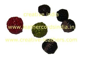 Perles carrées en bois rouges faites à la main 20mm-40mm avec motif reptile collé, composants en cuir pour la fabrication de bijoux, perles en cuir souple - Product Image 3