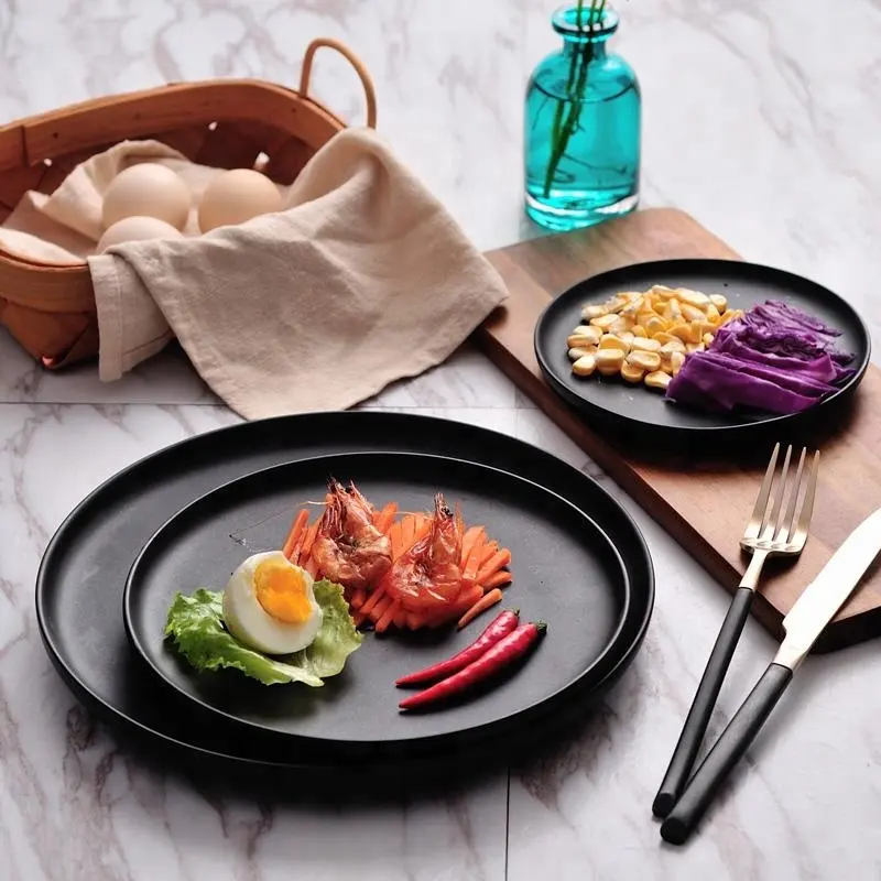 Piatti rotondi in porcellana nera giapponese piatti in ceramica da 8 pollici per ristoranti