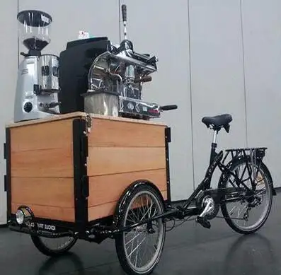 Kahve Mocha dondurma arabası ve bira soğutucu sepeti