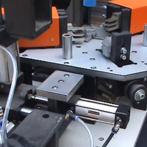 Cửa Ra Vào Và Cửa Sổ Nhôm Máy Uốn Góc Bốn Đầu - Product Image 3