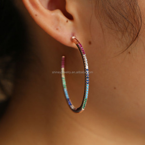 Bunte cz großen Reifen dünne Band Kreis geometrische Eleganz Frauen Geschenk neuesten neuen trend igen Mode Creolen