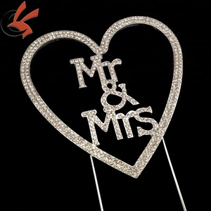 Décoration de gâteau en forme de cœur, ornement de gâteau en strass argentés, Mr & Mrs en vogue - Product Image 3