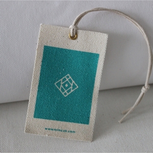 Qingdao pendurar impressão <span class=keywords><strong>tag</strong></span> <span class=keywords><strong>tag</strong></span> de papel perfumado cheiro de carro novo <span class=keywords><strong>2mm</strong></span> de espessura