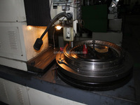 Moule à pneus réglable, moule pour la fabrication de pneus