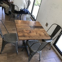 Meubles de restaurant rétro européens, table ronde carrée en bois massif et chaise en métal pour café