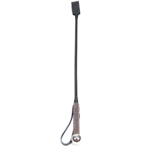 แส้หนังเทียมด้ามยาวประดับเพชรเทียม สำหรับ BDSM ใช้สำหรับพันธนาการและตี - Product Image 6