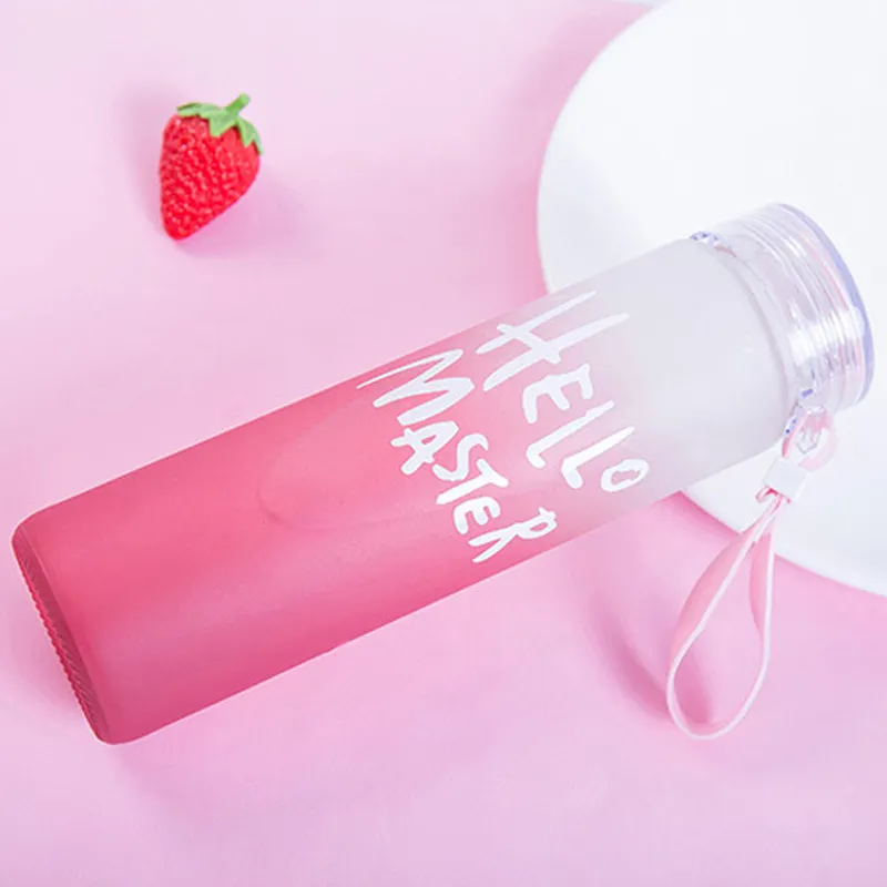 Wholesale Sports Water Frosted Glass Bottle Printed Letter Logo Glass Water Bottle mit Lid und Silicone Rope Made In China