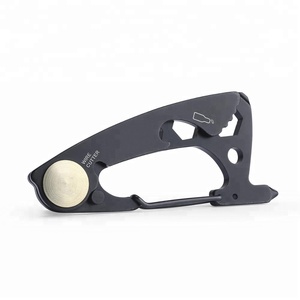 Llavero con mosquetón <span class=keywords><strong>de</strong></span> acero inoxidable para acampada, 7 en 1, multiherramientas EDC - Product Image 3