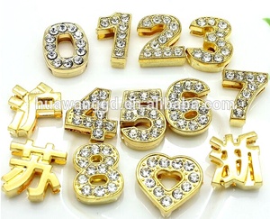 Contactez-nous pour plus de styles en stock : Lettres coulissantes en strass doré 8 mm et 10 mm - Product Image 4