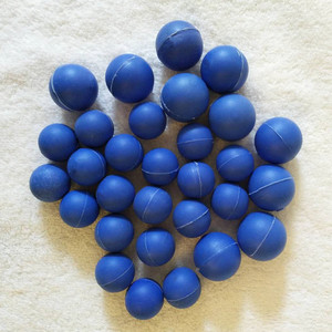 Bolas de plástico HDPE negro que brillan en la oscuridad 25mm - Product Image 6