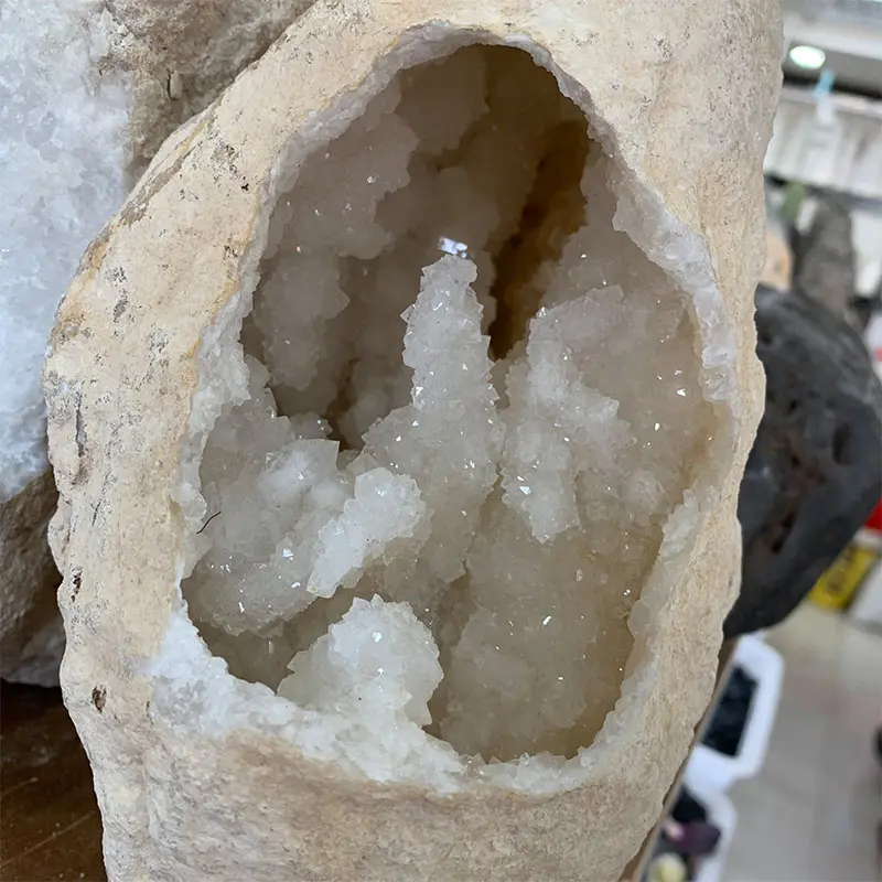 Géode en cristal quartz clair, naturelle et charmante, géode cristal clair