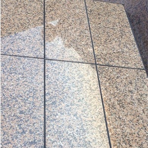 Dalles de pierre en granit brun désert, bordure de façade, design en ogee et cadre de fenêtre et appuis de fenêtre - Product Image 2